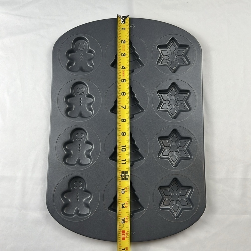 Wilson Preformed Cookie Bakeware - Christmas - Winter - Gingerbread, Tree, Star - Picture 12 of 14